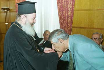 Αιχμές για τη διαπλοκή από τον Αρχιεπίσκοπο