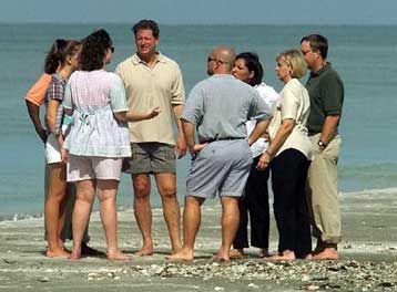 Αισιόδοξοι δηλώνουν οι Γκορ και Μπους λίγες ώρες προτού αρχίσει η πρώτη τηλεοπτική αναμέτρηση