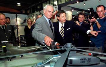 Ανοιξε τις πύλες της η έκθεση «Defendory 2000»<I>Ικανοποίηση για το επίπεδο της αμυντικής βιομηχ