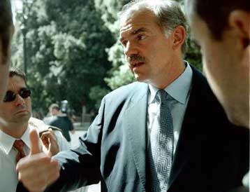 Για Γιουγκοσλαβικό και Μεσανατολικό συζήτησαν Σημίτης – Παπανδρέου<i>Συνεδρίασε η διυπουργική επ