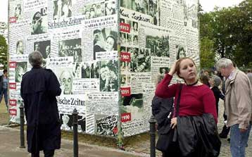 Μετά το «Τείχος του Αίσχους» γκρεμίζονται και οι ανατολικογερμανικές συνοικίες…