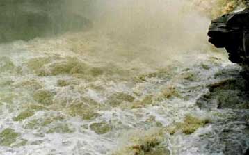 Πέντε τόνοι κυανιούχου νατρίου ρυπαίνουν ποταμό στην κεντρική Κίνα