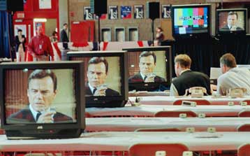 Μικρό προβάδισμα Γκορ αποκαλύπτει πρόσφατη δημοσκόπηση