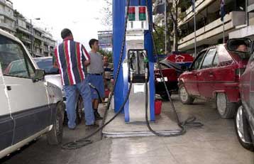 Το μεσημέρι η τελική απόφαση των οδηγών για την απεργία<i>Μειώνονται από τα μεσάνυχτα οι τιμές</