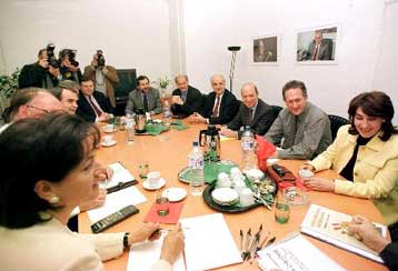 «Καυτά» θέματα στο επίκεντρο των εσωκομματικών δραστηριοτήτων του ΠΑΣΟΚ