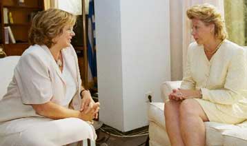 Η ελληνική παρουσία στην ΕΕ κυριάρχησε στη συνάντηση της Παπαζώη με την επίτροπο Ρέντινγκ