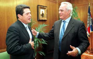 Συνάντηση Τσοχατζόπουλου με τον Ισπανό ομόλογό του <I>Συνομιλίες και για το νέο μεταγωγικό της Π