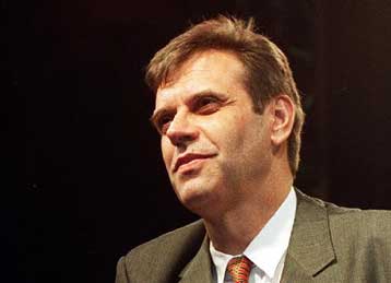 Σιγή ιχθύος τηρεί ο Κοστουνίτσα για την πρόταση Πούτιν<I>Επίθεση Μιλόσεβιτς στην αντιπολίτευση</