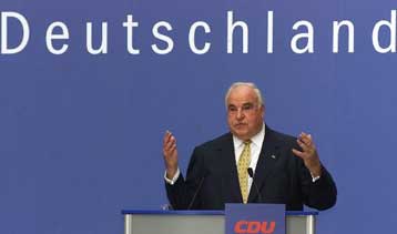 Μία θέση στην ιστορία πασχίζει να κερδίσει ο Χέλμουτ Κολ