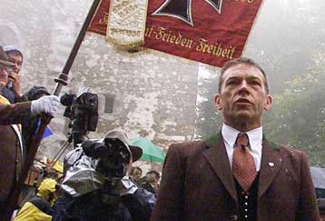 Ο Χάιντερ επαινεί τους «καλούς πολίτες» του Τρίτου Ράιχ