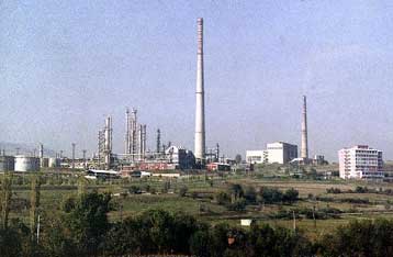 Με «κοστολογικούς ελέγχους» απειλεί το ΥΠΑΝ τα διυλιστήρια