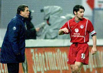 Απολύθηκε ο προπονητής της Καϊζερσλάουτερν Οτο Ρεχάγκελ