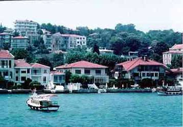 Εκκλησίες μετατρέπονται σε αχυρώνες στην Κερασούντα