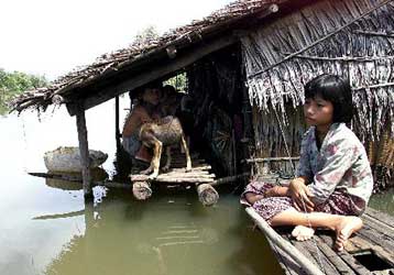 Τους 214 έφτασαν οι νεκροί από τις πλημμύρες στο Βιετνάμ