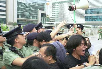 Με επεισόδια σημαδεύτηκε η εθνική εορτή στην Κίνα