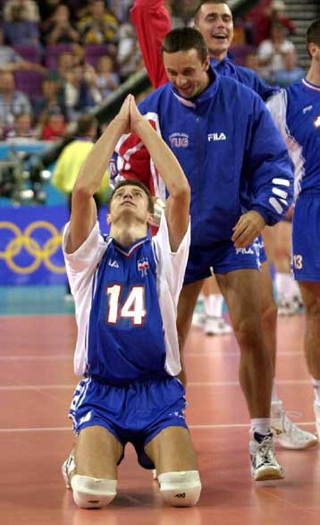 Στους «ημίθεους» της Γιουγκοσλαβίας το χρυσό μετάλλιο στο βόλεϊ