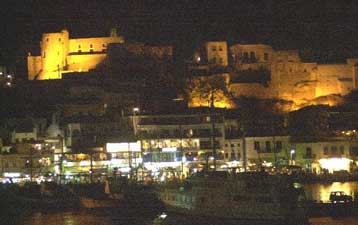 Νέο ναυάγιο σκάφους με 38 επιβαίνοντες ανοιχτά της Νάξου  <i> Νεκρός ένας Αμερικανός υπήκοος </i