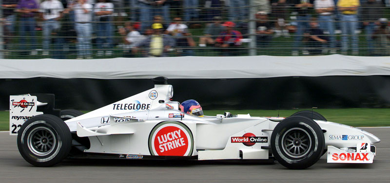 Απαγορεύονται οι διαφημίσεις των καπνοβιομηχανιών στους μηχανοκίνητους αγώνες από το 2006