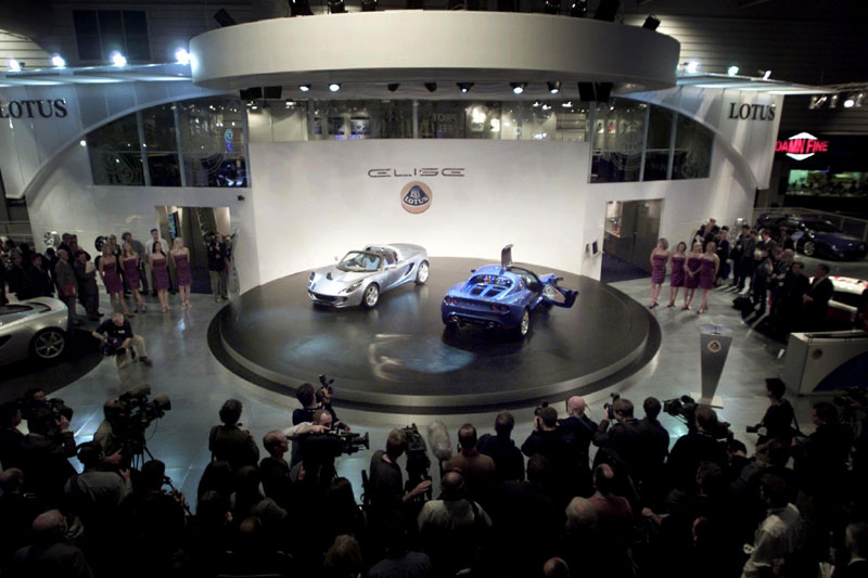 Στη σκιά της έκθεσης στο Παρίσι ανοίγει τις πύλες του το βρετανικό Motor Show 2000