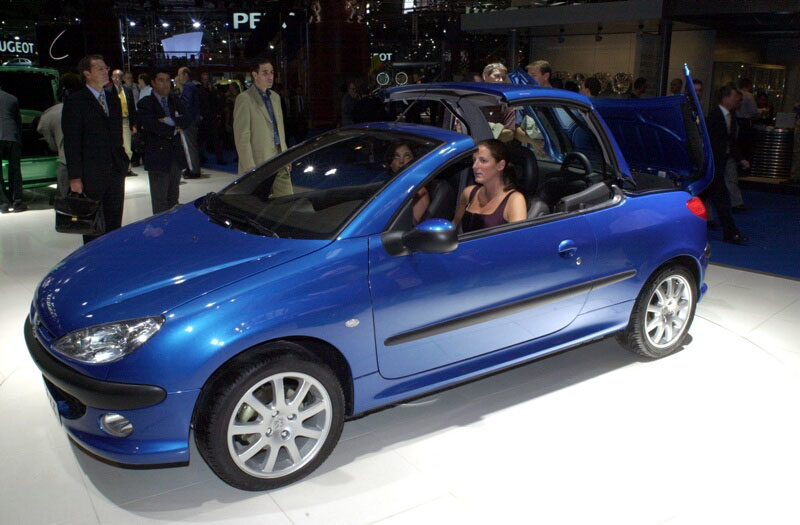 Oροφή στα πρότυπα του 206 CC για την ανοιχτή έκδοση Peugeot 307