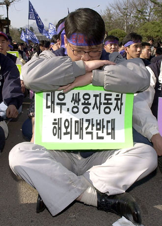 Απολύσεις προσωπικού σχεδιάζει η Daewoο σε Πολωνία και Κορέα