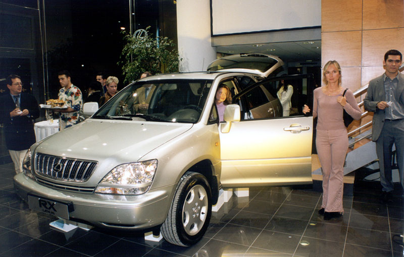 Πρώτη παρουσίαση του νέου Lexus RX300 στην Eλλάδα