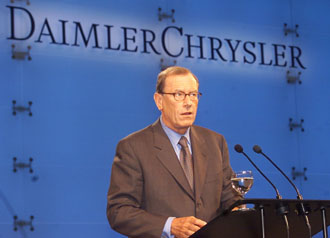 Με πρότυπο τη Nissan η DaimlerChrysler προωθεί την αναδιάρθρωση της Mitsubishi