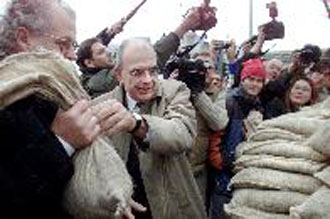 Στην κόψη του ξυραφιού οι συνομιλίες στη Χάγη για την κλιματική αλλαγή