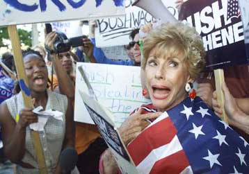 Διχασμένοι εμφανίζονται οι Αμερικανοί σχετικά με το εκλογικό αποτέλεσμα στη Φλόριντα