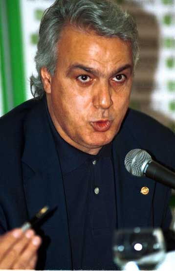 Ανεπαρκή και επικίνδυνο για το ποδόσφαιρο χαρακτηρίζει ο Β.Μητρόπουλος τον υφυπουργό Αθλητισμού Γ.Φλ