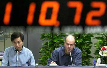 Στα χαμηλότερα επίπεδα του τελευταίου μήνα υποχώρησε το δολάριο