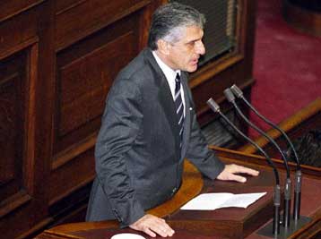 Αναστέλλονται όλοι οι πλειστηριασμοί από χρέη δανείων μέχρι το Μάρτιο, ανακοίνωσε ο Παπαντωνίου