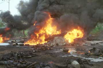 Toυλάχιστον 60 νεκροί από έκρηξη πετρελαιαγωγού στη Νιγηρία