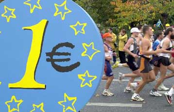 Σταθερά διατηρεί τα επιτόκια η ΕΚΤ