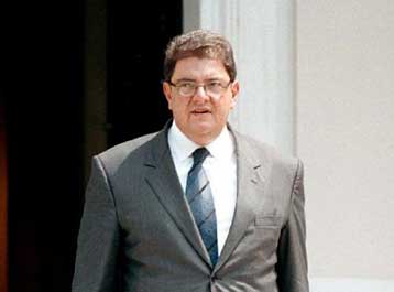 Μείωση προσωπικού της ΟΑ με μετατάξεις και εθελούσια έξοδο προωθεί η κυβέρνηση