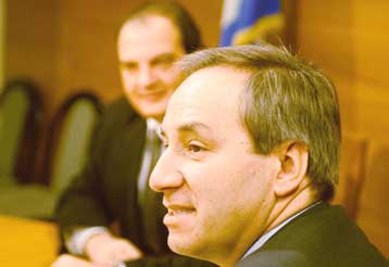 Να αφυπνιστεί στον οικονομικό τομέα κάλεσε την κυβέρνηση η ΝΔ, επικαλούμενη τις επισημάνσεις Παπαδήμ