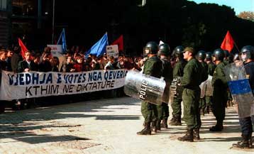 Το Συμβούλιο της Ευρώπης καταδικάζει τα επεισόδια στην Αλβανία – Ενισχύεται η αστυνομική δύναμη στα