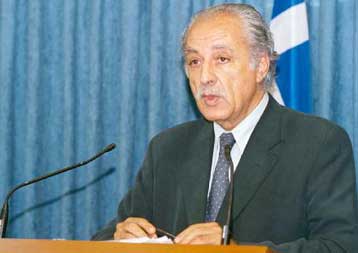 Την κυβέρνηση Μητσοτάκη κατηγορεί ο Χυτήρης για τα κοντέινερ του έκπτωτου μονάρχη