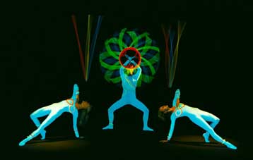 To Mαύρο Θέατρο Πράγας Ta Fantastika στη Βέροια