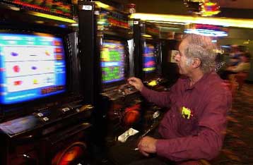 Ψηφίστηκε από τη Βουλή το νομοσχέδιο για τους «κουλοχέρηδες»