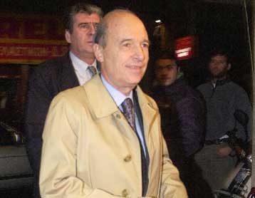 Στην Ουγγαρία έφτασε ο πρωθυπουργός – Με τους ομογενείς και την αντιπολίτευση οι πρώτες του επαφές