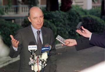 Επαφές Σημίτη για την οικονομία και την ΟΑ την Τρίτη – Αναχωρεί το απόγευμα για Ουγγαρία