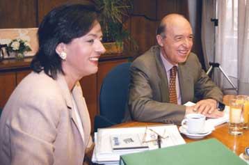 Για τις δαπάνες υποψήφιων βουλευτών και κομμάτων συζήτησαν Κ.Σημίτης και Β.Παπανδρέου