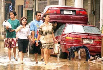 Μακραίνει ο κατάλογος των θυμάτων της κακοκαιρίας που πλήττει τη νοτιοανατολική Ασία