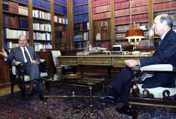 Αισιόδοξος ο Σημίτης για την πορεία της οικονομίας μετά τη συνάντησή του με τον Πρόεδρο της Δημοκρατ