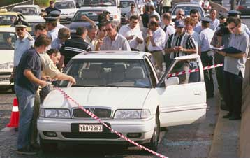 Τα κινητά τηλέφωνα και οι κάμερες μπορεί να προδώσουν τη 17Ν, ελπίζει η ΕΛ.ΑΣ.