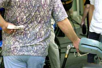 Ελαφρώς ενισχυμένος, στο 4,1%, προβλέπεται ο πληθωρισμός το Νοέμβριο λόγω πετρελαίου