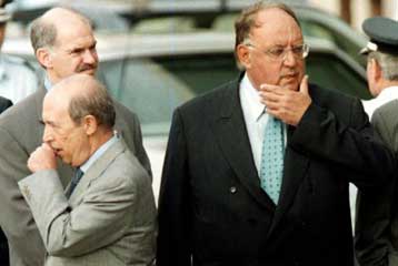 Οι προτάσεις Νεονάκη στο τραπέζι του ΕΓ του ΠΑΣΟΚ – Ενώπιος ενωπίω Σημίτης και Πάγκαλος στην αποψινή