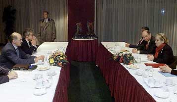 Τις ελπίδες της για αίσια έκβαση στο Κυπριακό εξέφρασε η Ολμπράιτ στον Παπανδρέου