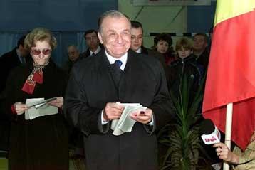 Προβάδισμα στον Ιλιέσκου και το Κόμμα Κοινωνικής Δημοκρατίας δίνουν τα exit polls στη Ρουμανία